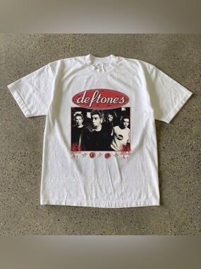 Deftones Oval Band Photo White Nu Metal Rock Graphic T-Shirt